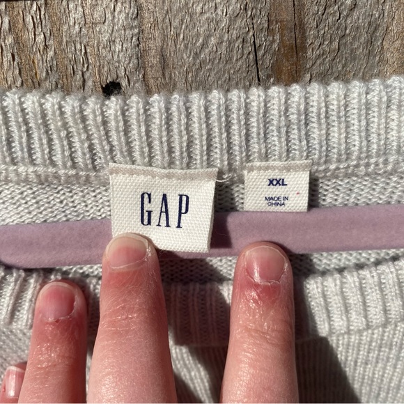 Women’s “LOVE” sweater - Picture 3 of 5